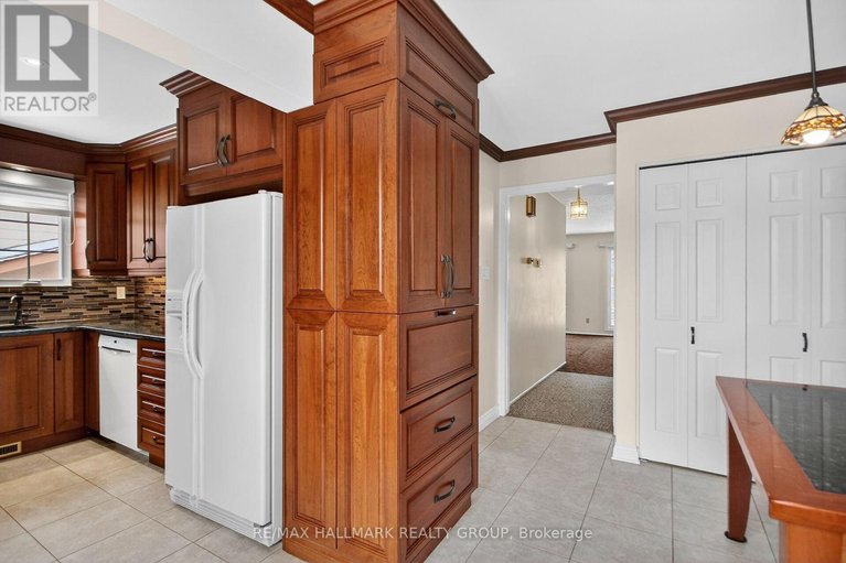 29582128/1050-plante-drive/hunt-clubwestern-community/ottawa/ontario/K1V9E6_16