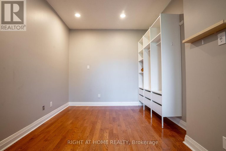 29001389/5-burnt-tree-court/cedar-hillorchard-estates/ottawa/ontario/K2R1B8_32