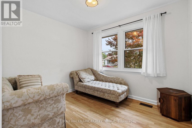 28828151/1986-saunderson-drive/elmvale-acres/ottawa/ontario/K1G2E2_11