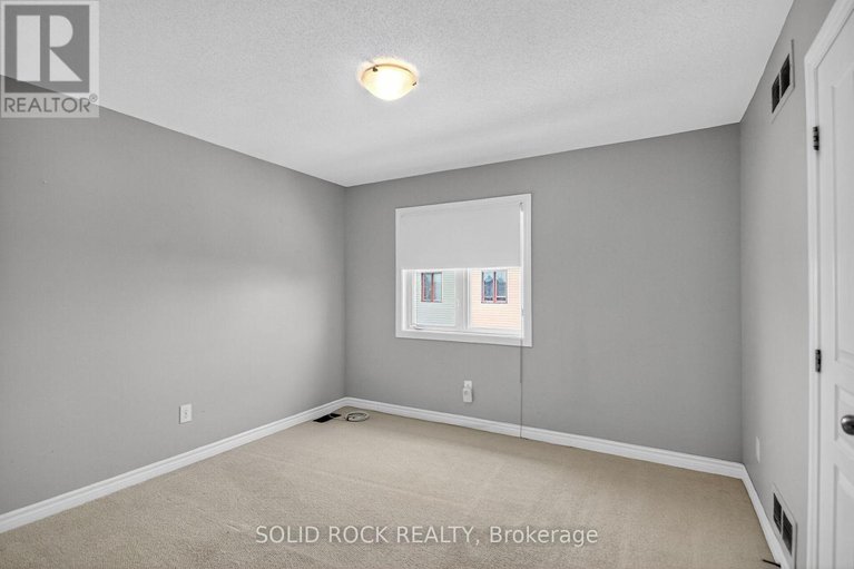 29092513/118-wilhelmina-place/riverside-southgloucester-glen/ottawa/ontario/K4M0B4_31