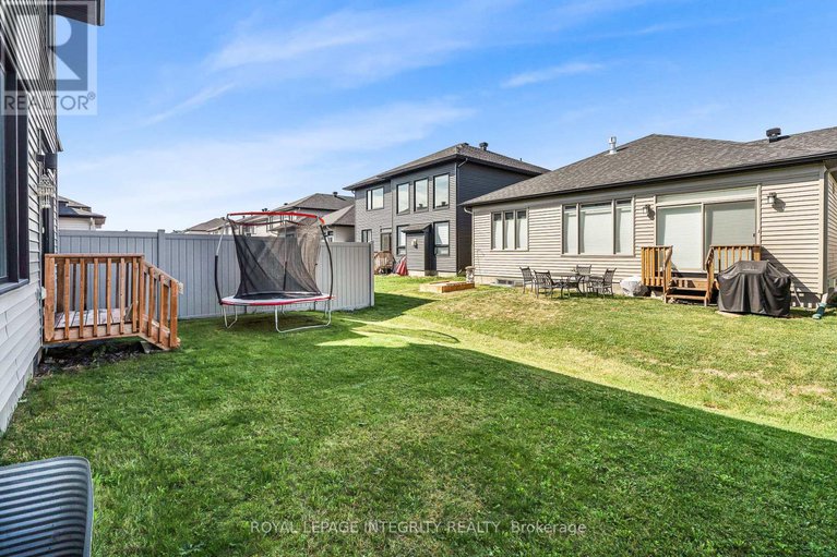28914431/181-crevasse-road/mer-bleuebradley-estatesanderson-park/ottawa/ontario/K1W0H8_38