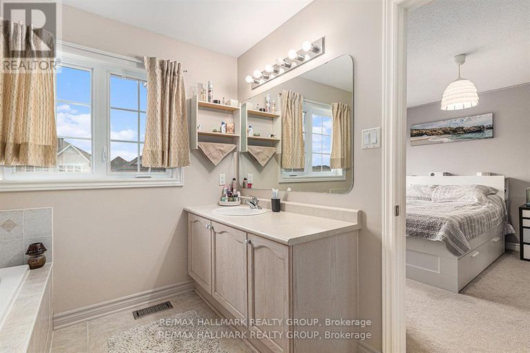 29053447/4220-kelly-farm-drive/blossom-parkkemp-parkfindlay-creek/ottawa/ontario/K1T0A5_17