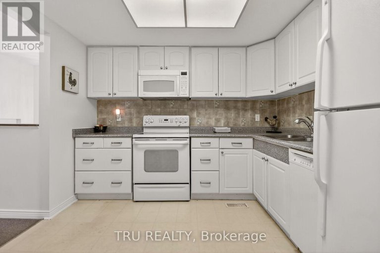 29100992/82-215-temby-private/hunt-club-parkgreenboro/ottawa/ontario/K1T2W1_11