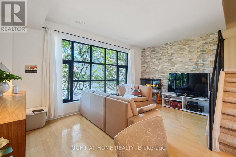 28407268/19-tuscan-private/west-centre-town/ottawa/ontario/K1R1C6_18