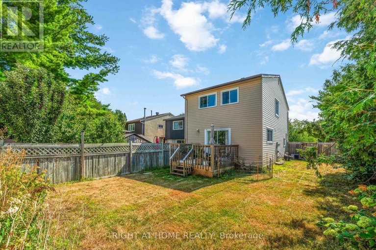 28737074/1-berkshire-way/pheasant-run/ottawa/ontario/K2J2B1_37