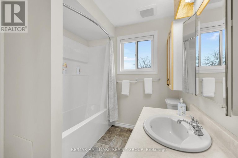 29038832/336-mceachern-crescent/bilberry-creekqueenswood-heights/ottawa/ontario/K1E3P5_31