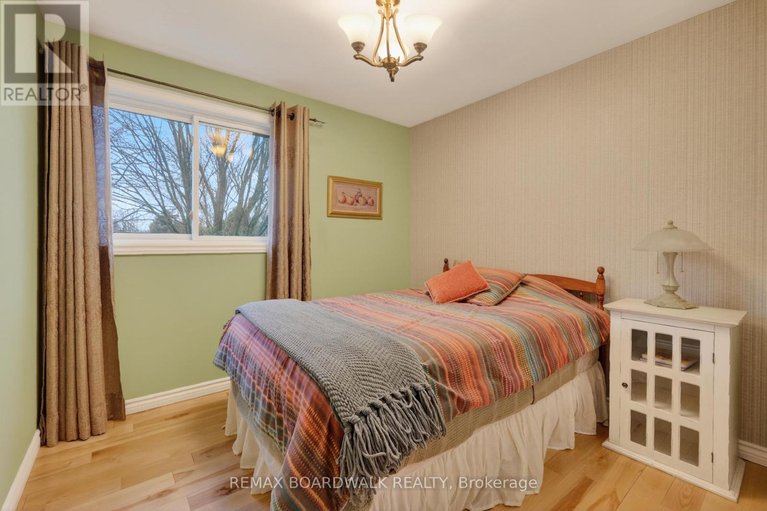 29607397/7925-jeanne-darc-boulevard-n/orleans-wood/ottawa/ontario/K1C2C7_22