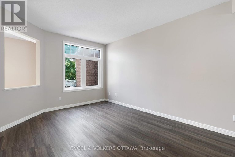 28761429/551-wild-shore-crescent/riverside-southgloucester-glen/ottawa/ontario/K1V1S9_9