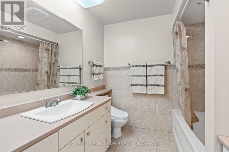 28660553/1952-fairbanks-avenue/alta-vistafaircrest-heights/ottawa/ontario/K1H5Y4_19
