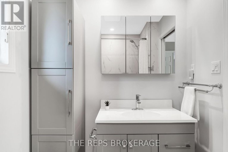 28788760/3062-upper-otterson-place/mooneys-bayrevelstoke/ottawa/ontario/K1V7B6_30