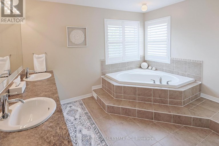 28585317/124-strathcarron-crescent/morgans-grantsouth-march/ottawa/ontario/K2K0C7_34