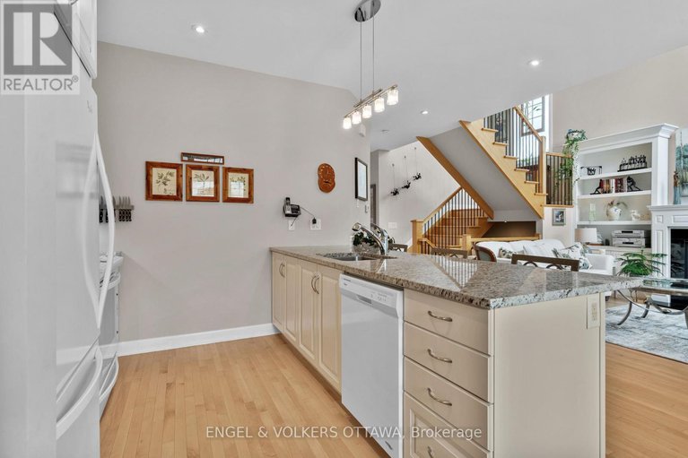 28806486/27-esquimault-avenue/bruce-farmgraham-parkqualicumbellands/ottawa/ontario/K2H6Z4_15