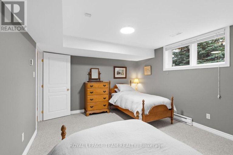 29034501/6437-waddion-drive/greely/ottawa/ontario/K4P1E7_29