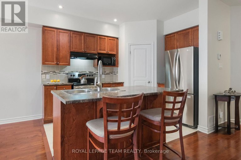 29255822/211-butterfly-walk/mer-bleuebradley-estatesanderson-park/ottawa/ontario/K1W0G6_18