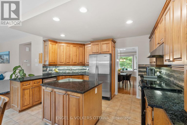 28459479/705-larcastle-circle/avalon-east/ottawa/ontario/K4A4Z2_18