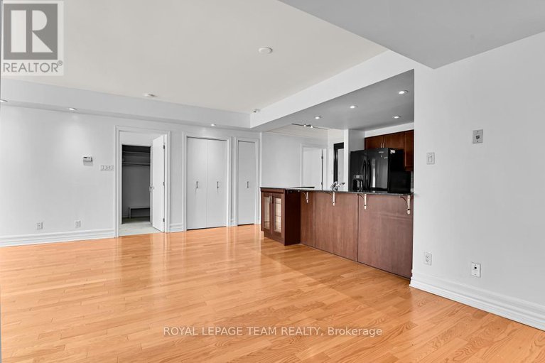 28538344/1306-200-rideau-street/sandy-hill/ottawa/ontario/K1N5Y1_17
