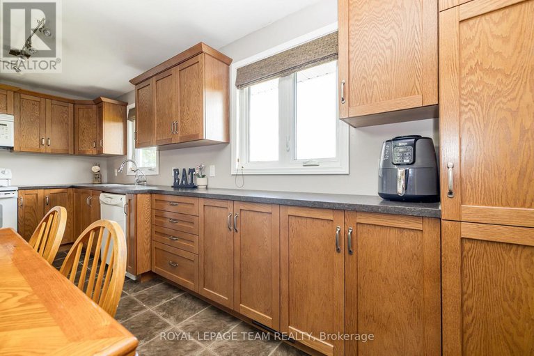 28931174/1234-kinburn-side-road/dunrobin/ottawa/ontario/K0A3M0_15
