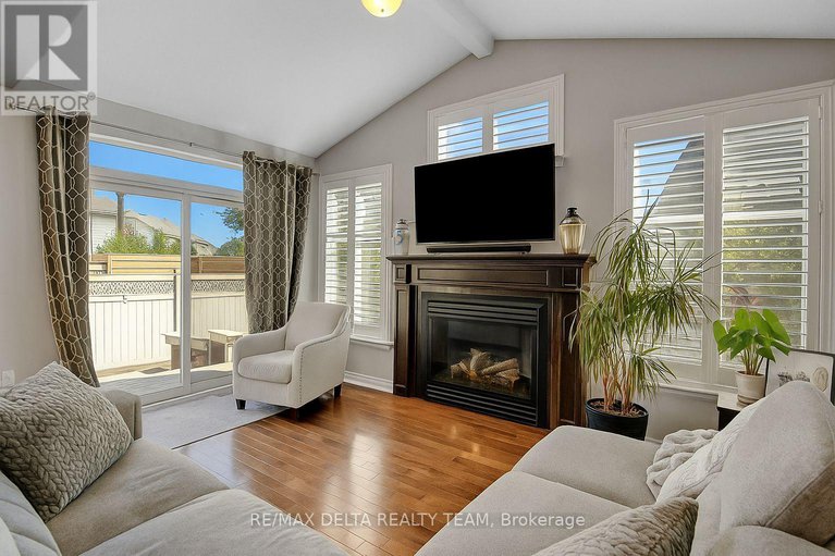 29035713/1916-montmere-avenue/notting-hillsummerside/ottawa/ontario/K4A0E7_13