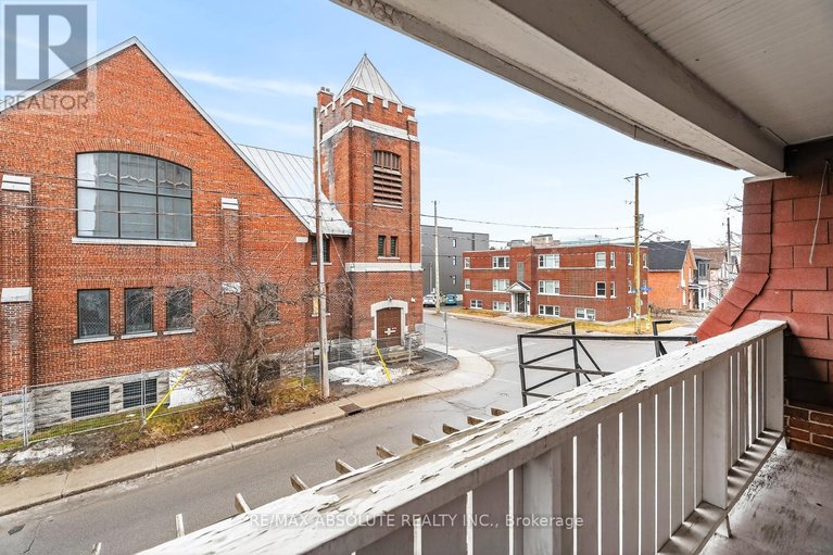 29562763/231-bell-street-n/west-centre-town/ottawa/ontario/K1R7E1_18