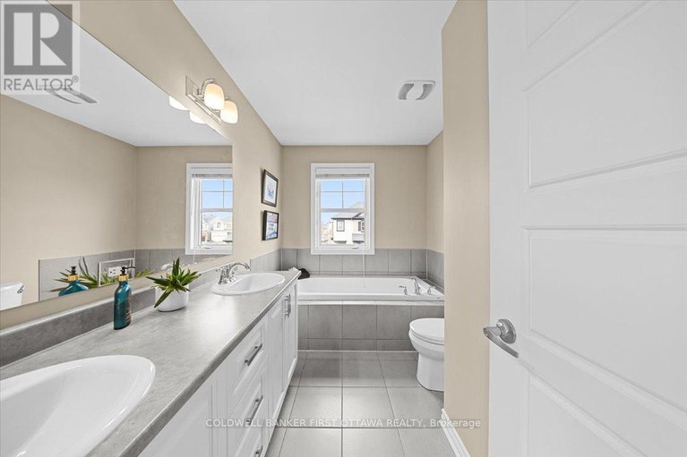 29689822/213-rue-des-soldats-riendeau-street/half-moon-bay/ottawa/ontario/K2J5Z4_31