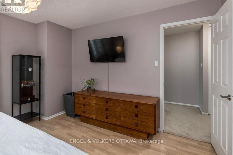 29618485/31-castlegreen-private/hunt-club-parkgreenboro/ottawa/ontario/K1T3N4_17