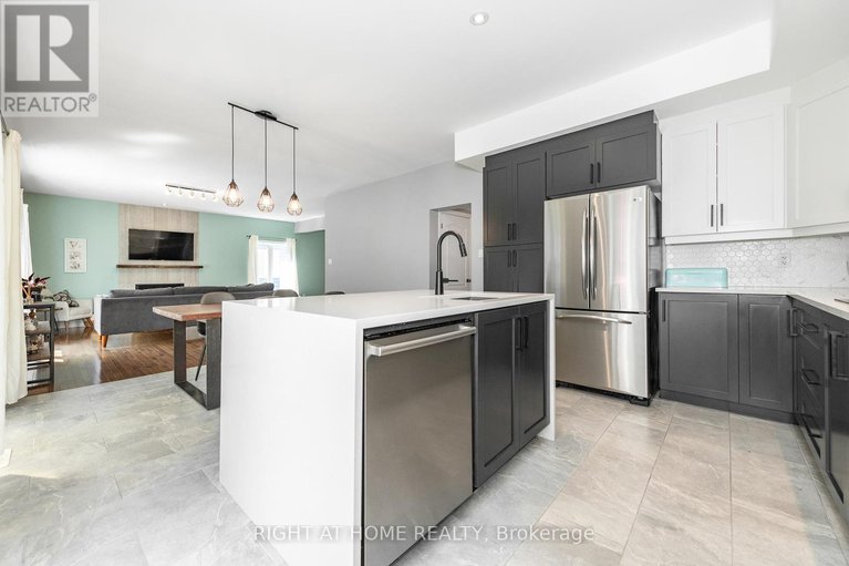 28627056/48-station-trail/village-of-russell/russell/ontario/K4R0A3_18
