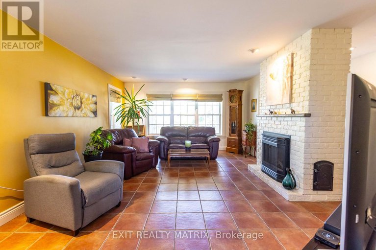 28736196/20306-lochiel-street-w/alexandria/north-glengarry/ontario/K0C1A0_14