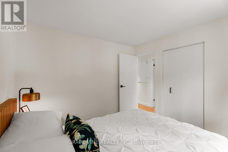 28643914/6486-woodland-place/manotick-south-to-roger-stevens/ottawa/ontario/K4M1B3_13