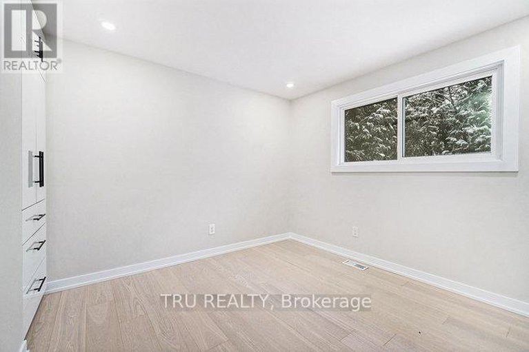 28740163/39-sunnycrest-drive/city-viewskylinefisher-heightsparkwood-hills/ottawa/ontario/K2E5Y4_15