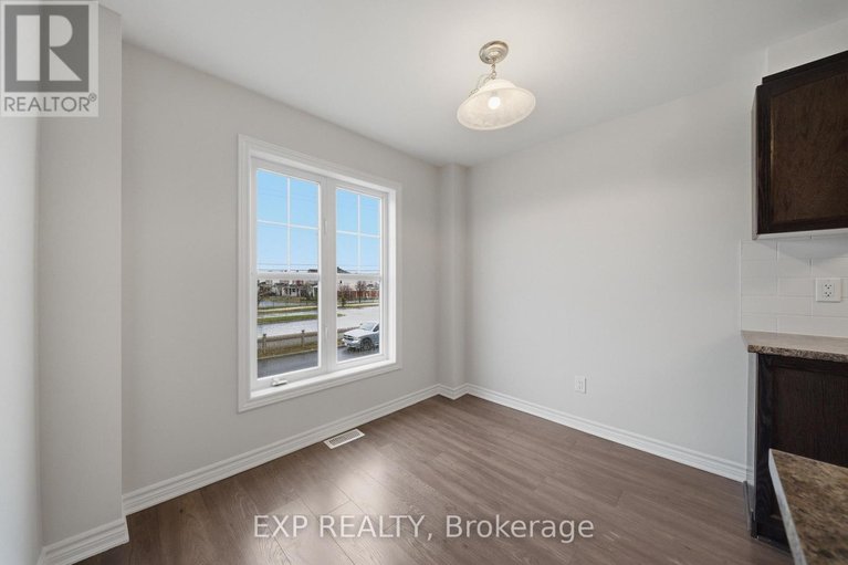 29618340/359-sweetfern-crescent/avalon-west/ottawa/ontario/K4A1A5_14
