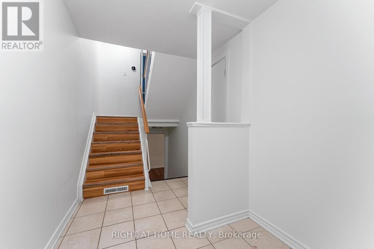 29056028/32-2296-orient-park-drive/blackburn-hamlet-south/ottawa/ontario/K1B4N6_7