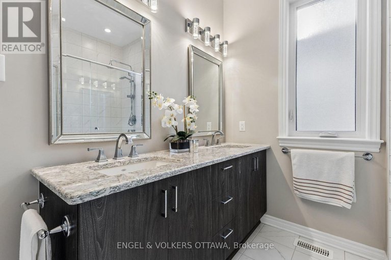 29636459/865-tewin-circle/camelot/ottawa/ontario/K4A1K1_23