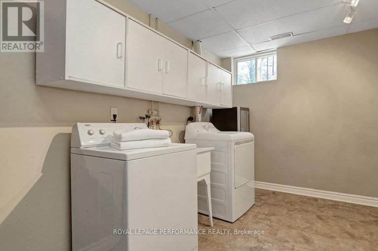 29180735/552-loucks-drive/village-of-russell/russell/ontario/K4R1B6_31