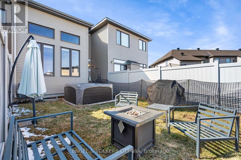 29589198/740-miikana-road/blossom-parkkemp-parkfindlay-creek/ottawa/ontario/K1X0H6_44