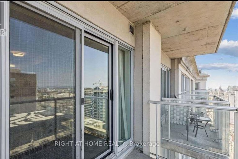 29034137/2604-242-rideau-street/sandy-hill/ottawa/ontario/K1N0B7_14