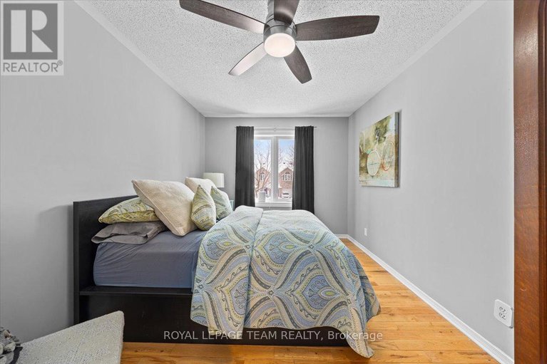 29407128/8-crownridge-drive/emerald-meadowstrailwest/ottawa/ontario/K2M2M8_23