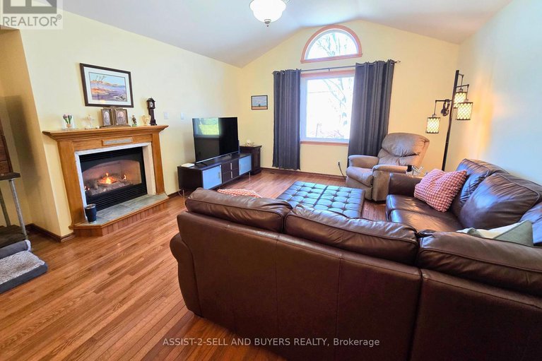 28192939/15206-colonial-drive/south-stormont-osnabruck-twp/south-stormont/ontario/K0C1M0_6