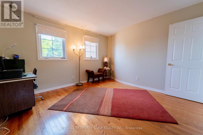 28429385/566-falwyn-crescent-w/fallingbrookridgemount/ottawa/ontario/K4A2A4_30