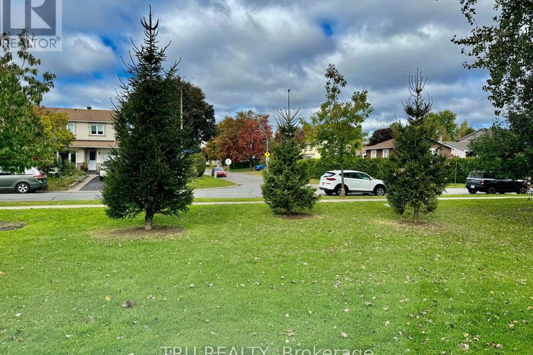 29093090/2285-stonehenge-crescent/pineview/ottawa/ontario/K1B4N7_4