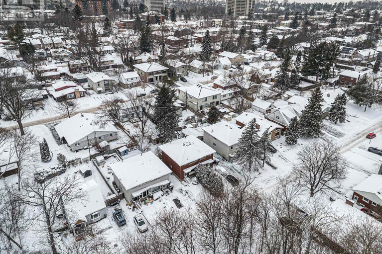 29231549/906-ivanhoe-avenue/queensway-terrace-north/ottawa/ontario/K2B5S5_31