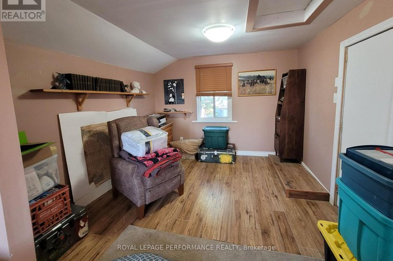 28932365/975-queen-street/lorignal/champlain/ontario/K0B1K0_21