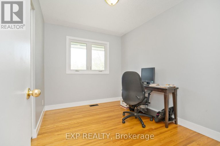 28303908/322-galloway-drive/bilberry-creekqueenswood-heights/ottawa/ontario/K1E1W3_15
