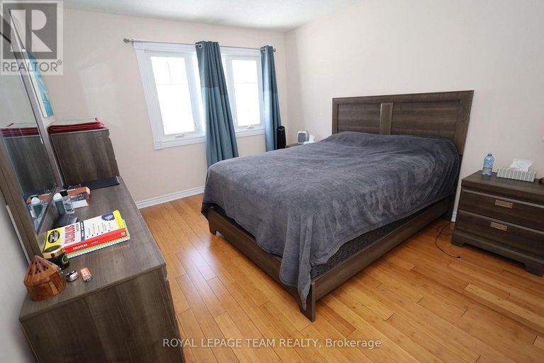 29451027/2194-niagara-drive/applewood-acres/ottawa/ontario/K1H6L2_22