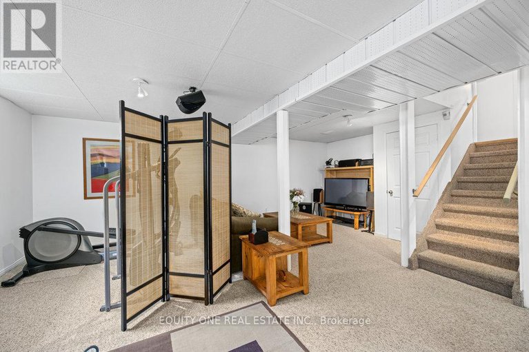28495374/542-sirois-avenue/overbrookcastle-heights/ottawa/ontario/K1K1H4_41