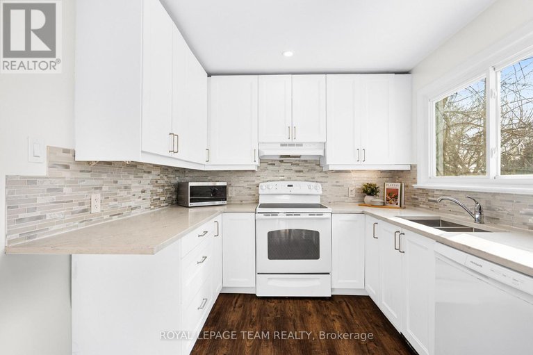 29392514/852-borthwick-avenue/castle-heightsrideau-high/ottawa/ontario/K1K2M8_17