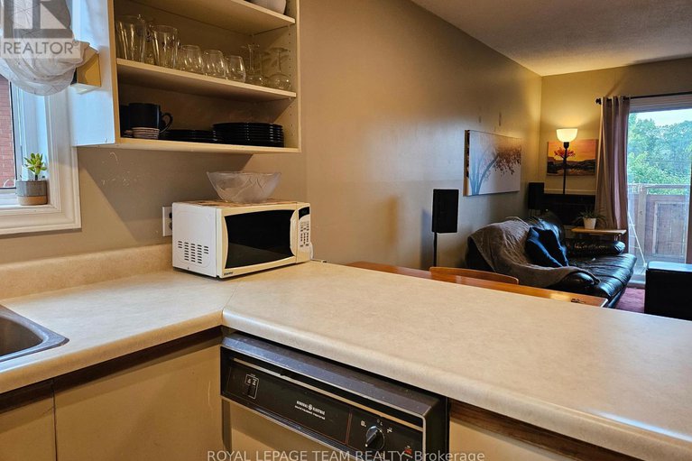 29223889/5-522-riverdale-avenue/old-ottawa-south/ottawa/ontario/K1S1S5_13