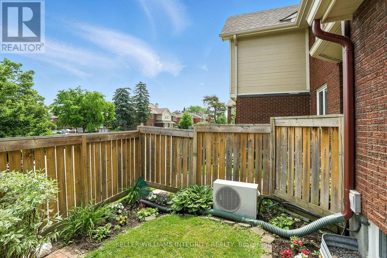 28528358/203-1750-marsala-crescent/fallingbrookpineridge/ottawa/ontario/K4A2G5_3