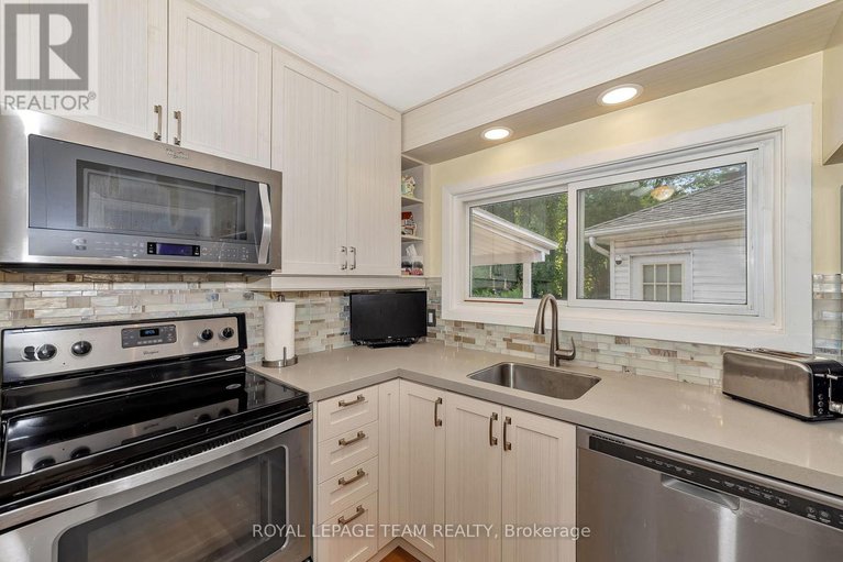 28624238/1830-kerr-avenue/mckellar-heights/ottawa/ontario/K2A1J3_15