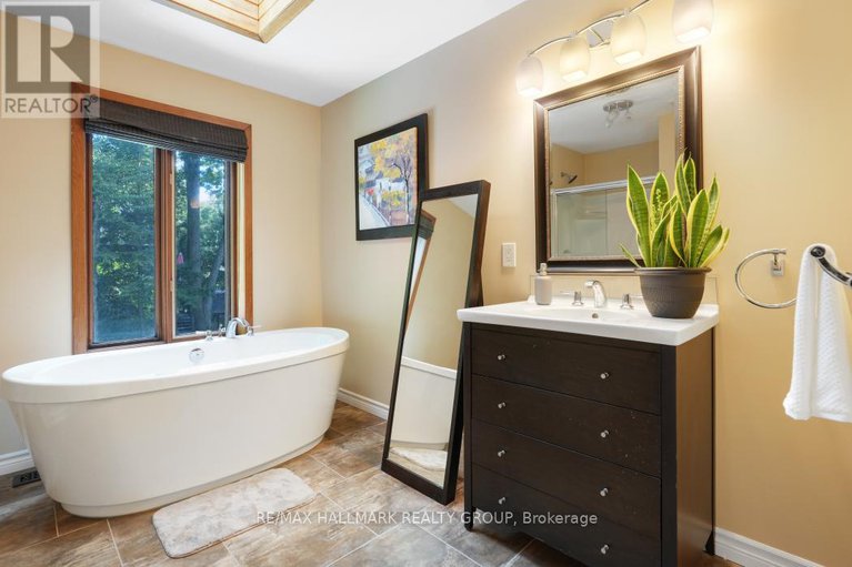 28857388/5498-edgewater-drive/manotick-east-to-manotick-station/ottawa/ontario/K4M1B4_20