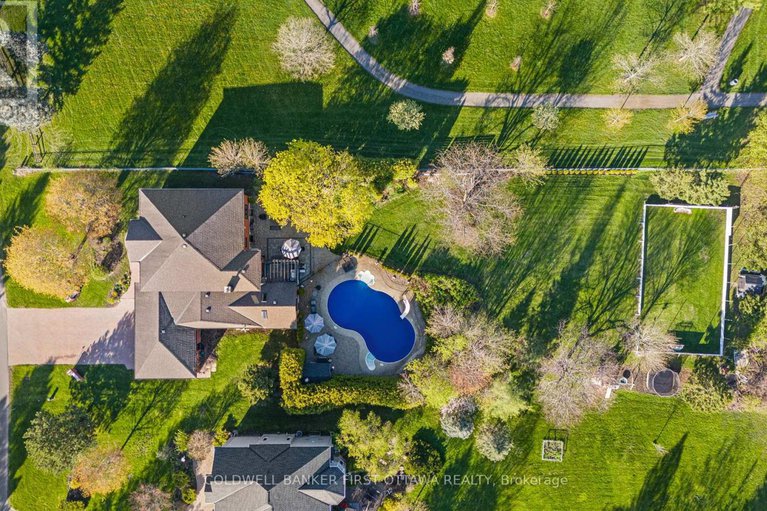 28399628/1379-potter-drive/manotick-village-manotick-estates/ottawa/ontario/K4M1C3_42